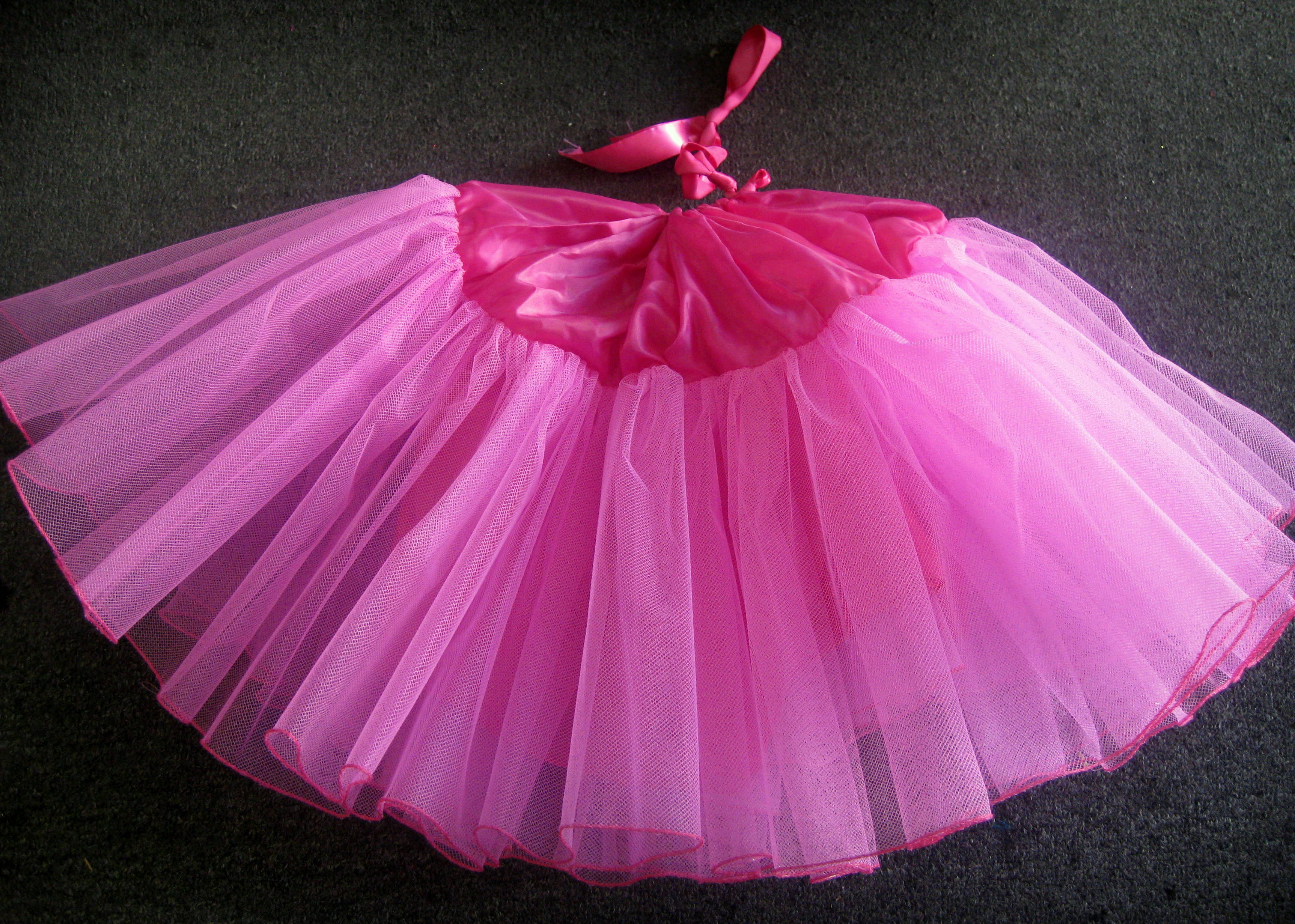 PETTICOTE & TUTUS